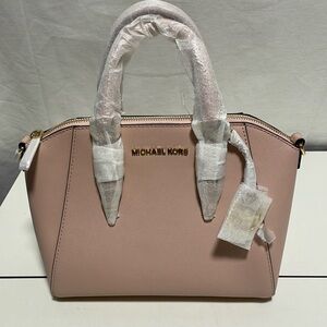 MICHAEL KORS CIARA BALLET MD MESSENGER LEATHER NWT